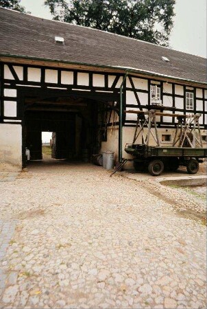 Hof wie vorige Bilder, Innenansicht; Pflaster
