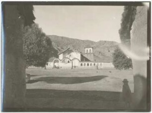 Plaza in Peñas östlich des Titicacasees
