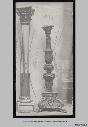 Kandelaber und korinthische Säule