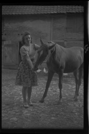 Frau und Pferd