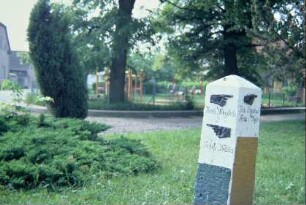 steinerner Wegweiser