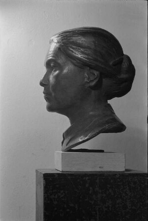 Büste von Anna Seghers : Büste von Anna Seghers. Bronze (1952; W. Arnold)