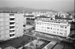 Freiburg; [Betzenhausen-]Bischofslinde: Vom Dach des Altenheims Uhlenhuthstraße auf Neubauten Bischofslinde