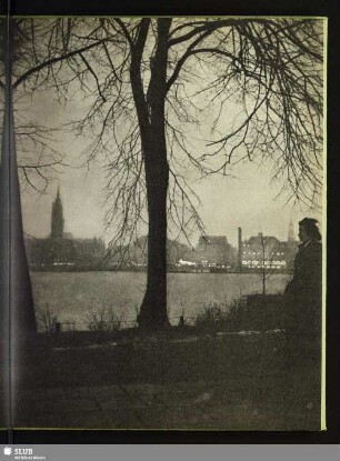 Blick über die Binnenalster zum Jungfernstieg