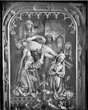 Tiefenbronn Katholische Kirche Sankt Maria Magdalena Hochaltar (1469) von Hans Schüchlin, Maler von Ulm Schrein geöffnet - Mitte die Kreuzabnahme, rechts der Heilige Johannes Evangelista