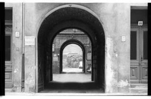 Kleinbildnegativ: Hof, Kohlfurter Straße, 1975