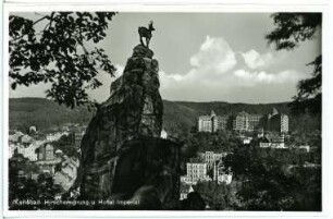 Karlsbad. Hirschensprung und Hotel Imperial : Karlsbad. Hirschensprung und Hotel Imperial. Aussichtspunkt (450 m) mit Zinnstatue einer Gemse (1851 errichtet von Baron August von Lützow). Bemalte Fotografie