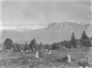 Rodung : Österreich, Südtirol. Blick vom Ritten auf Langkofel (links) und Schlern (rechts)