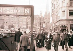 Hamburg: Hochbahneingang am Jungfernstieg