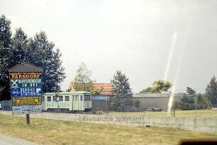 Österreich: Parndorf: Straßenbahnwagen