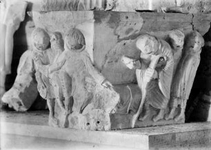 Vézelay, Fragment eines Figurenkapitells