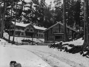 Balzhütte : Die verschneite Balzhütte (Na Tokáni) im Elbsandsteingebirge in der hinteren Böhmischen Schweiz