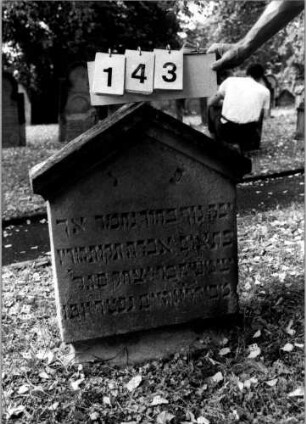 Grabstein 143