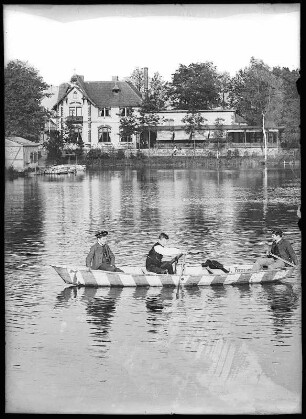 Zittau. Burgteich mit Ruderboot