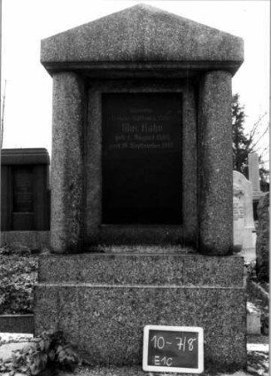 Grabstein E I C/10/7/8
