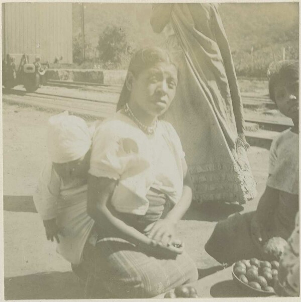 Femme et enfant à Palin, Guatemala