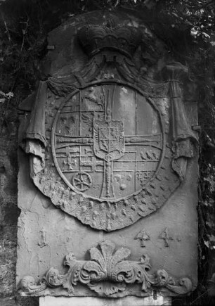 Wappenstein mit dem Wappen des Clemens August, Herzog von Bayern, ab 1734 Hochmeister des Deutschen Ordens