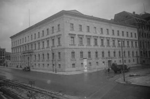 Reportage aus dem Ministerium für Volksbildung der DDR : Außenansicht des Ministeriums für Volksbildung der DDR