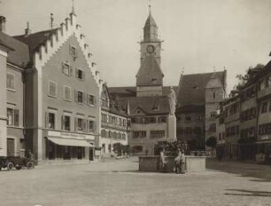 Überlingen am Bodensee, Marktplatz : Überlingen am Bodensee. Hofstatt mit Brunnen und Rathaus