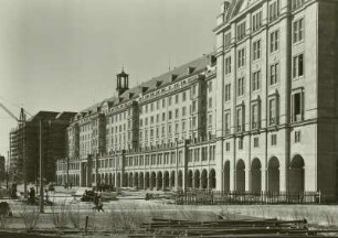Wohn- und Geschäftshaus : Dresden-Altstadt, Altmarkt, Ansicht mit Wohn- und Geschäftshäusern