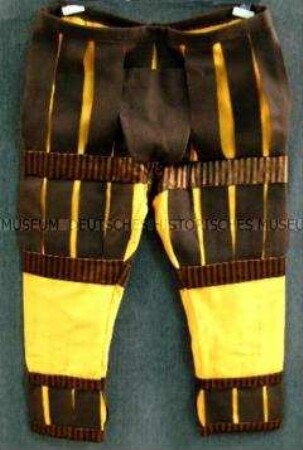 Hose - Kostüm eines Patriziers, Nachbildung (Mantel, Wams, Hemd, Hose mit Schamkapsel, Barett)