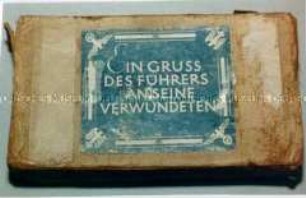Feldpostschachtel mit einem Gruß des Führers an die Verwundeten
