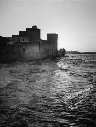 Trani. Burg Friedrichs II. (1233-1249). Seeseite