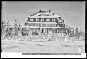 Zinnwald-Georgenfeld im Erzgebirge, Lugsteinhof mit Schnee