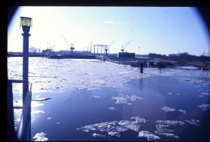 Ems bei Papenburg mit Treibeis