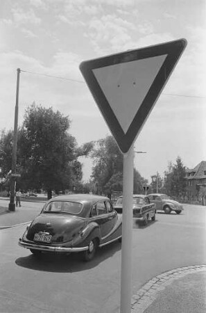 Neue Vorfahrtsregelung an der Einmündung der Beiertheimer Allee in die Albtalstraße.