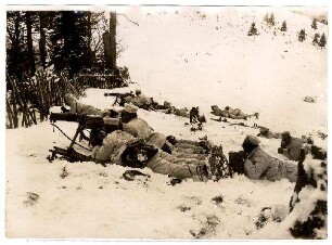 Nr. 838: Maschinengewehr in Deckung
