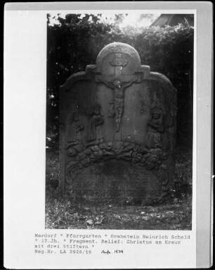 Grabstein Heinrich Scheld mit Kreuzigungsrelief