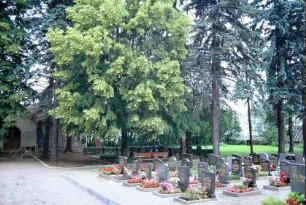 Friedhof mit Blick zur Friedhofskapelle