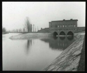Oberesslingen, Kraftwerk vom Unterwasser