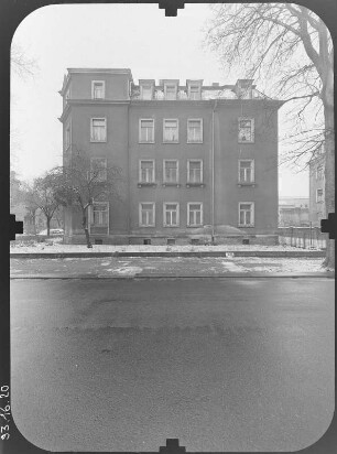 Dresden-Striesen, Bärensteiner Straße 8. Wohnhaus. Straßenfront (Glashütter Straße)