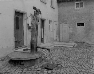 Großharthaud, Kr. Bischofswerda, Handschwengelpumpe