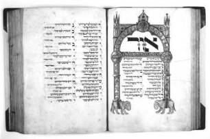 Hebräische Handschrift : Hebräische Handschrift "Machsor Mecholl haschana. Liber precum Judaicarum ...". Seiten 117 recto und 116 verso mit "Elefantenportal". Tusche, Feder, Wasserfarben, Blattgold; 55,1 x 38,1 cm (Blattgröße). Dresden: SLUB A 46 a