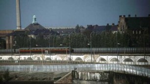 Berlin Friedrichstraße Mauerstreifen Spreeufer Charité elTw Baureihe 475