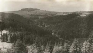 Osterzgebirge. Mordgrund (Oberes Bahratal) gegen Sattelberg (Špičák) und Oelsener Höhe