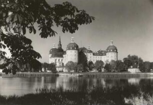 Moritzburg. Schloss (1723-1736 Umbau; M. D. Pöppelmann, Z. Longuelune)