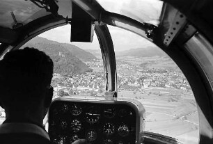 Freiburg i. Br. aus der Luft, Persil-Hubschrauber, aus der Kanzel Richtung Waldkirch