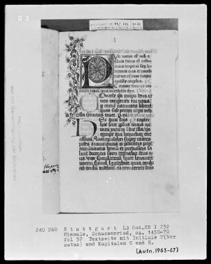 Missale speciale — Initiale P(uer natus) mit anschließender Ranke, Folio 32recto