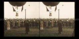 Zuschauer am aufsteigenden Ballon Radium, Gasanstalt Tegel, Berlin