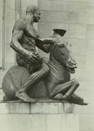 Bacchus, auf Esel reitend : Dresden, Neues Rathaus, Eingang zum Ratskeller, Bacchus, auf Esel reitend