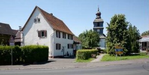 Ehemalige Schule mit Lehrerwohnung; Laubach, Laubacher Straße 1, Laubacher Straße 3