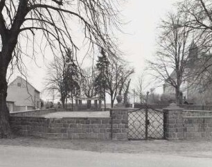 Denkmal für die Gefallenen des 1. Weltkrieges : Denkmal für die Gefallenen des 1. Weltkrieges (um 1920). Mühlberg (Elbe), Schloßplatz