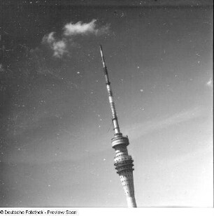 Dresden-Wachwitz. Fernsehturm (1964-1969; K. Nowotny, H. Rühle, J. Braune; monolithischer Stahlbetonmast, H. gesamt 252 m)