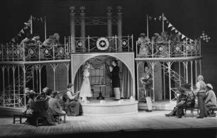 Szenenbilder aus "Show Boat", Musical von Jerome Kern mit Libretto von Oscar Hammerstein. Metropol-Theater Berlin, Premiere 20.12.1974
