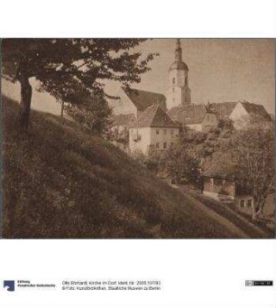 Kirche im Dorf