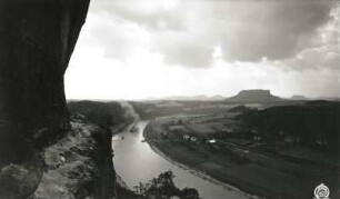 Sächsische Schweiz. Rahmhanke und Elbtal mit Oberrathen. Blick zum Lilienstein